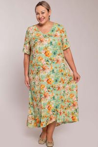 Zaļa kleita ar vasarīgiem ziediem - lielie izmēri sievietēm